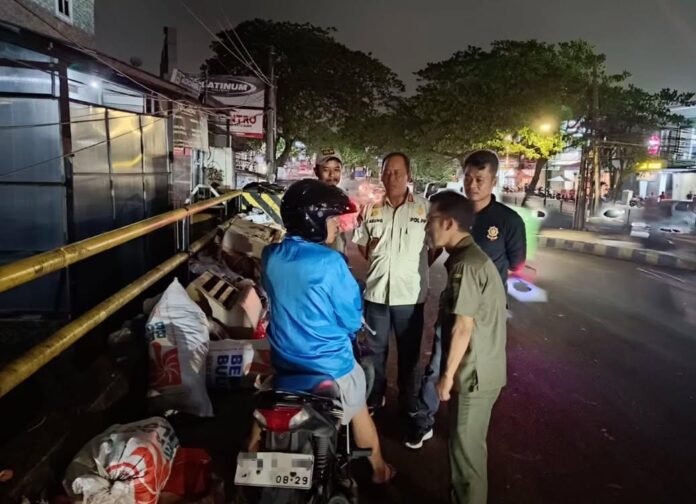 50209kecamatan-ciledug-kota-tangerang-gelar-operasi-tangkap-tangan-pelaku-pembuang-sampah-sembarangan-50209