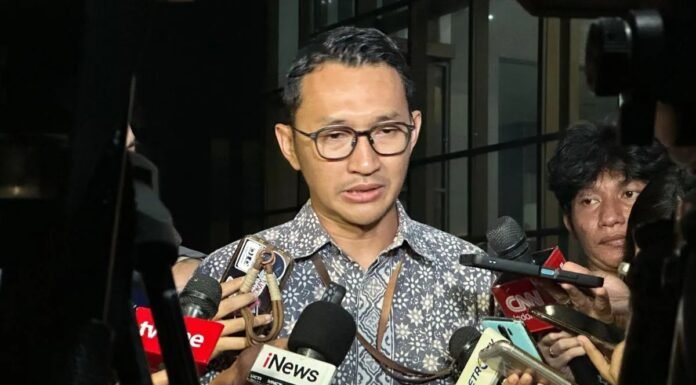 Juru Bicara Komisi Pemberantasan Korupsi Budi Prasetyo memberikan keterangan di Gedung Merah Putih KPK Jakarta